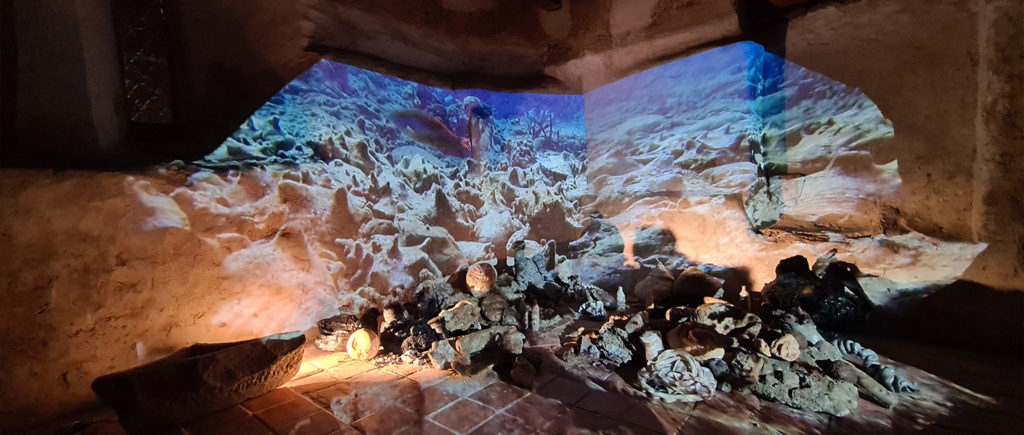 installation artistique vidéo céramique plastique